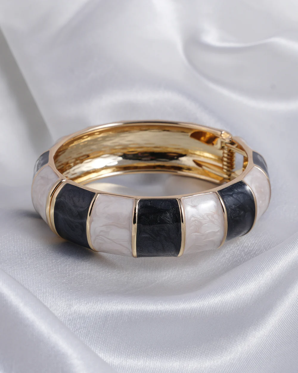Eminent Women’s Metal Kara